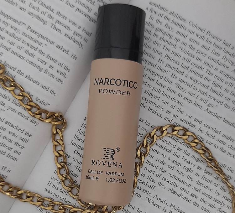 ادکلن زنانه نارسیس پودری حجم ۳۰میل