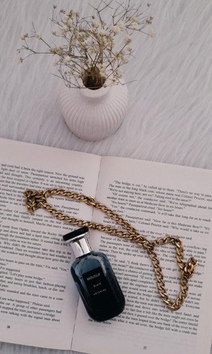 ادکلن مردانه موصوف مشکی برند آرتمیوس